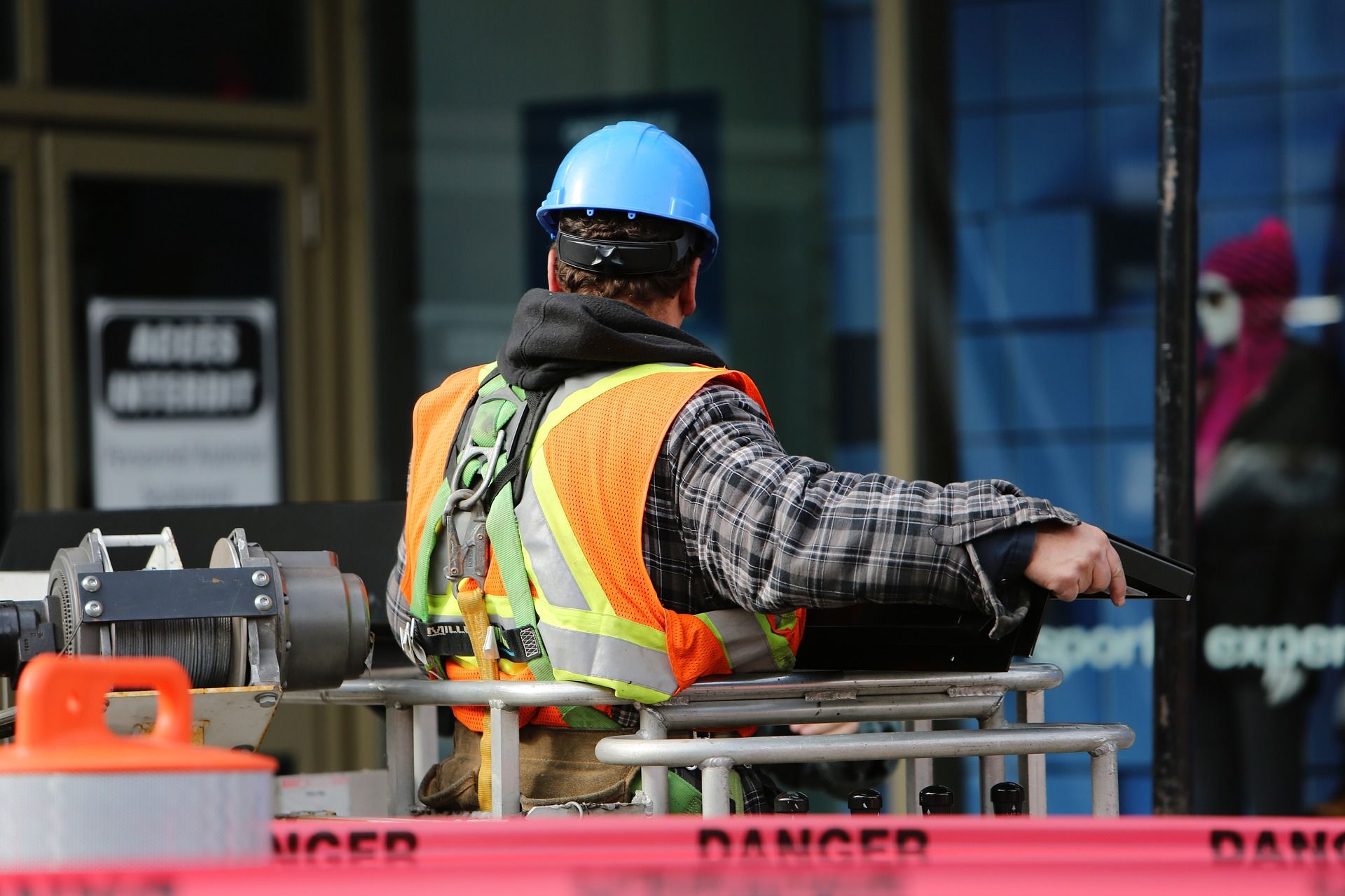 construction-worker-ge2f163b34_1920.jpg